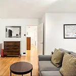 Zone 1 - Spacious 1 Bed Flat Sleeps 4