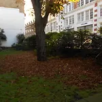Zone 1 - Spacious 1 Bed Flat Sleeps 4
