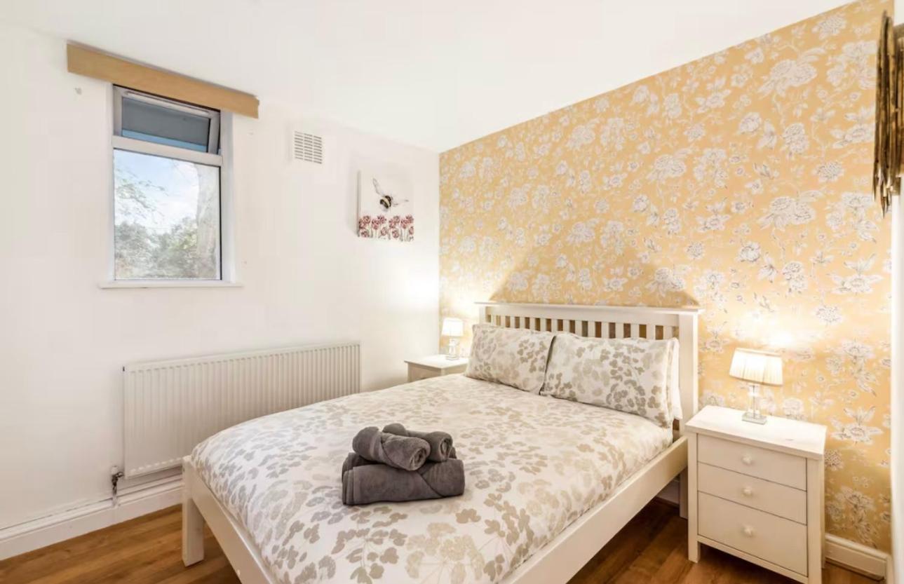 Zone 1 - Spacious 1 Bed Flat Sleeps 4 London