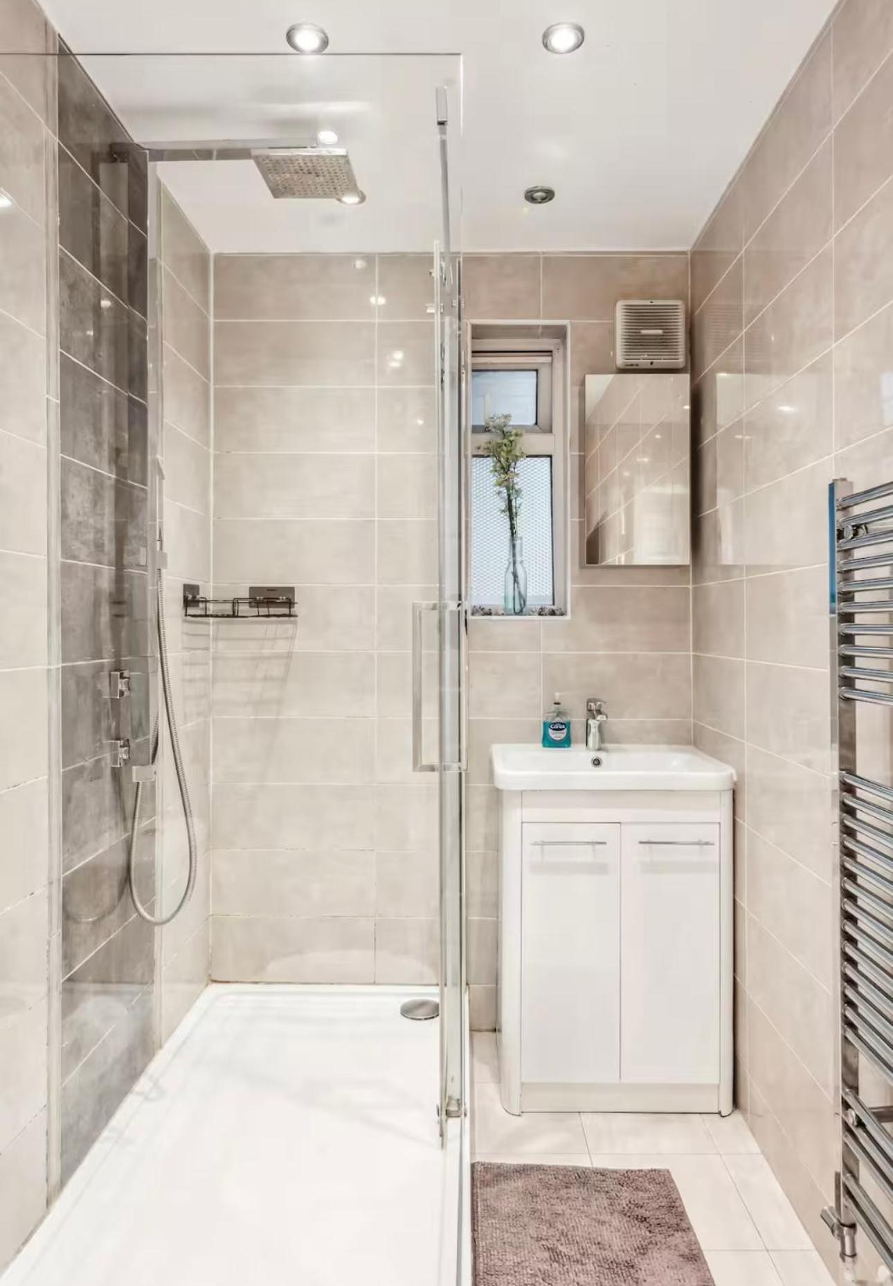 Zone 1 - Spacious 1 Bed Flat Sleeps 4 Apartment