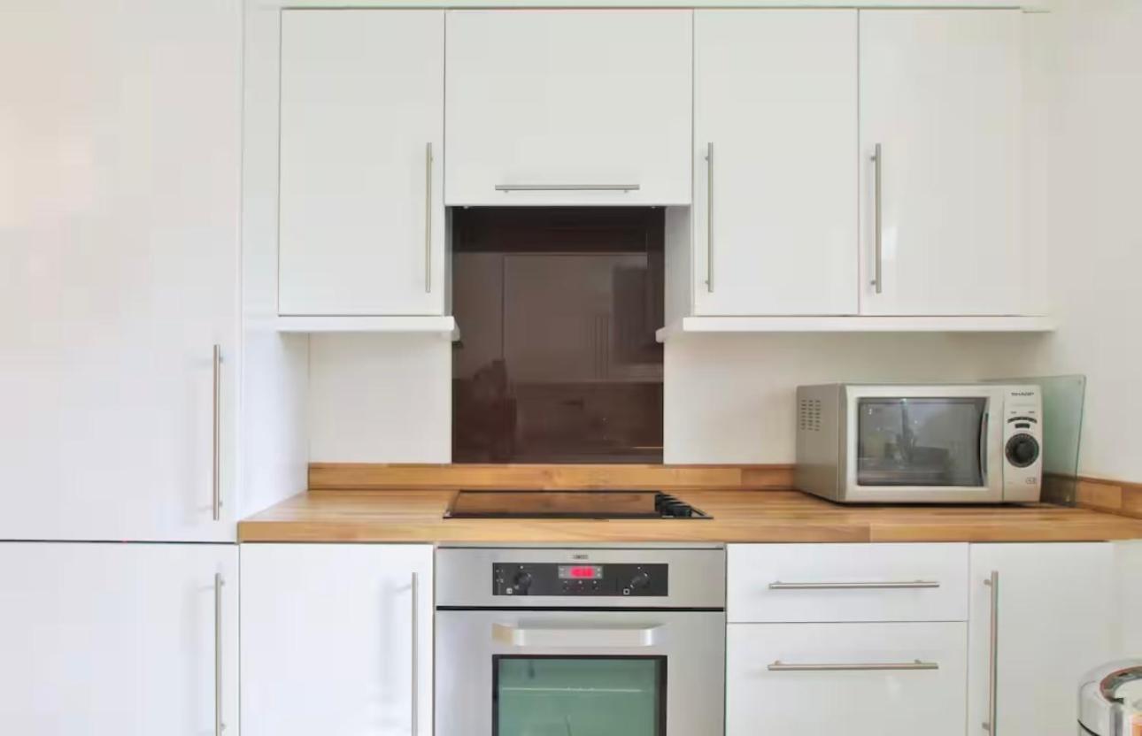 Zone 1 - Spacious 1 Bed Flat Sleeps 4 Londen